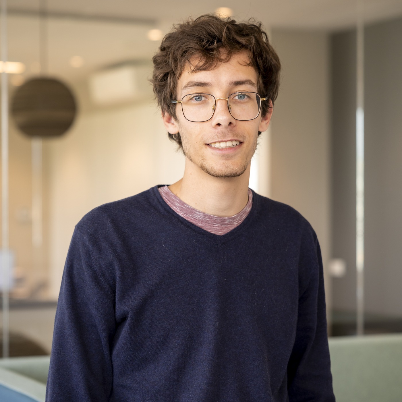 Hoofdcalculator Merlijn zet zich bij Castelein Green Roof met de glimlach in voor klimaatbewuste projecten.